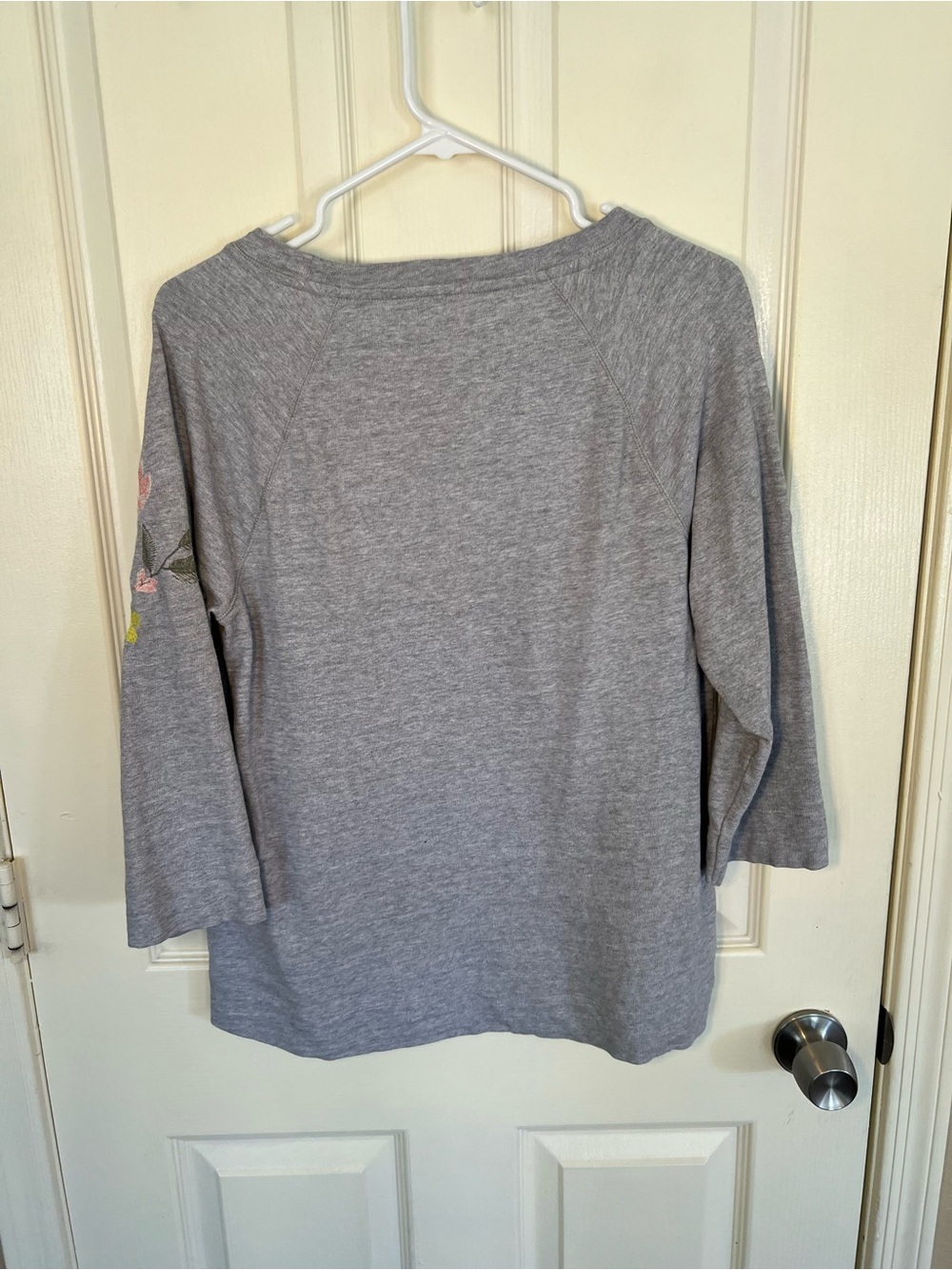 LOFT Gray Floral Embroidered Sweatshirt Top Medium 3/4 Sleeve - Picture 9 of 10